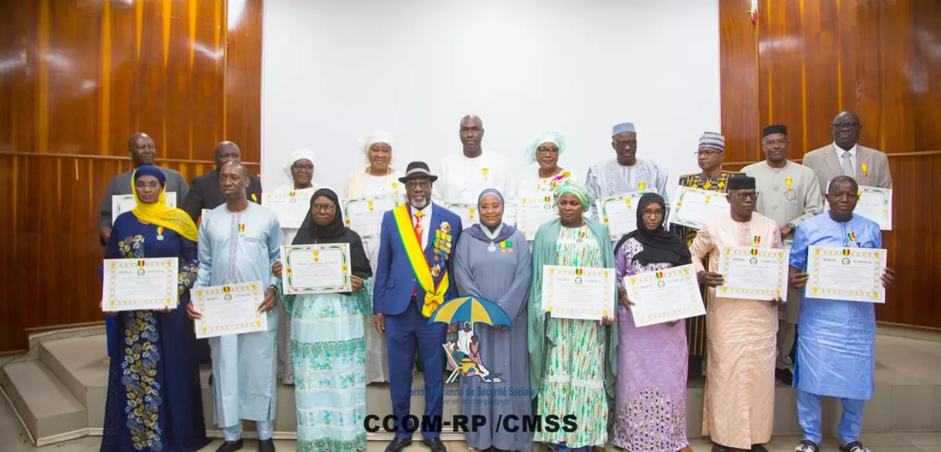 NATION RECONNAISSANTE : 26 cadres de la Santé et du Développement Social décorés