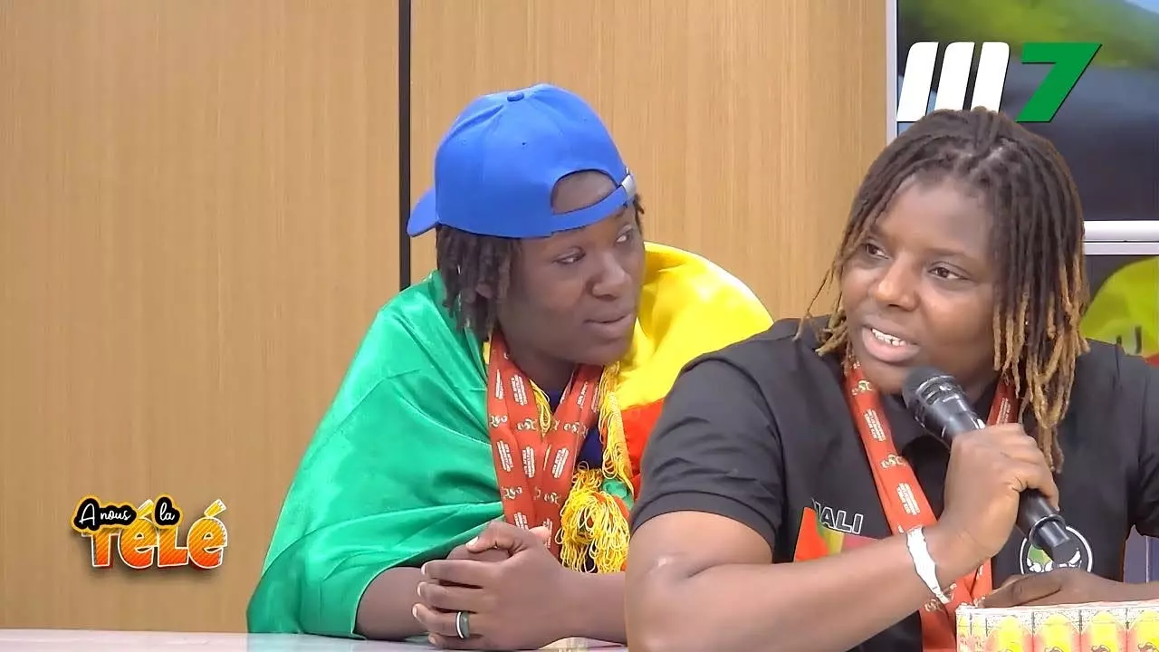 CLUB PLAISIR AVEC ADJI KA DJENEBA ET LES FERISTES FEMMES