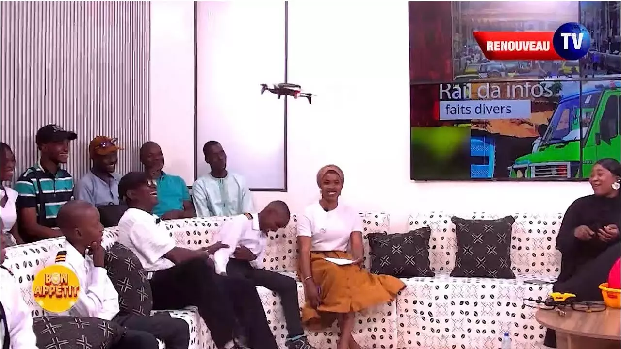 BON APPÉTIT AVEC UN JEUNE MALIEN QUI A CONÇU UN DRONE