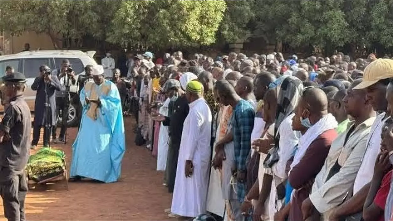 À QUI LA FAUTE S’INTÉRESSE AUX COMPORTEMENTS INDÉCENTS LORS DES FUNÉRAILLES