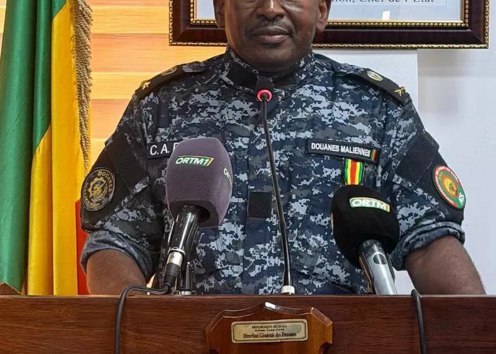 Douanes : Le DG, Insp Gal. Cheickna Amala Diallo, imprime sa marque au sein du personnel