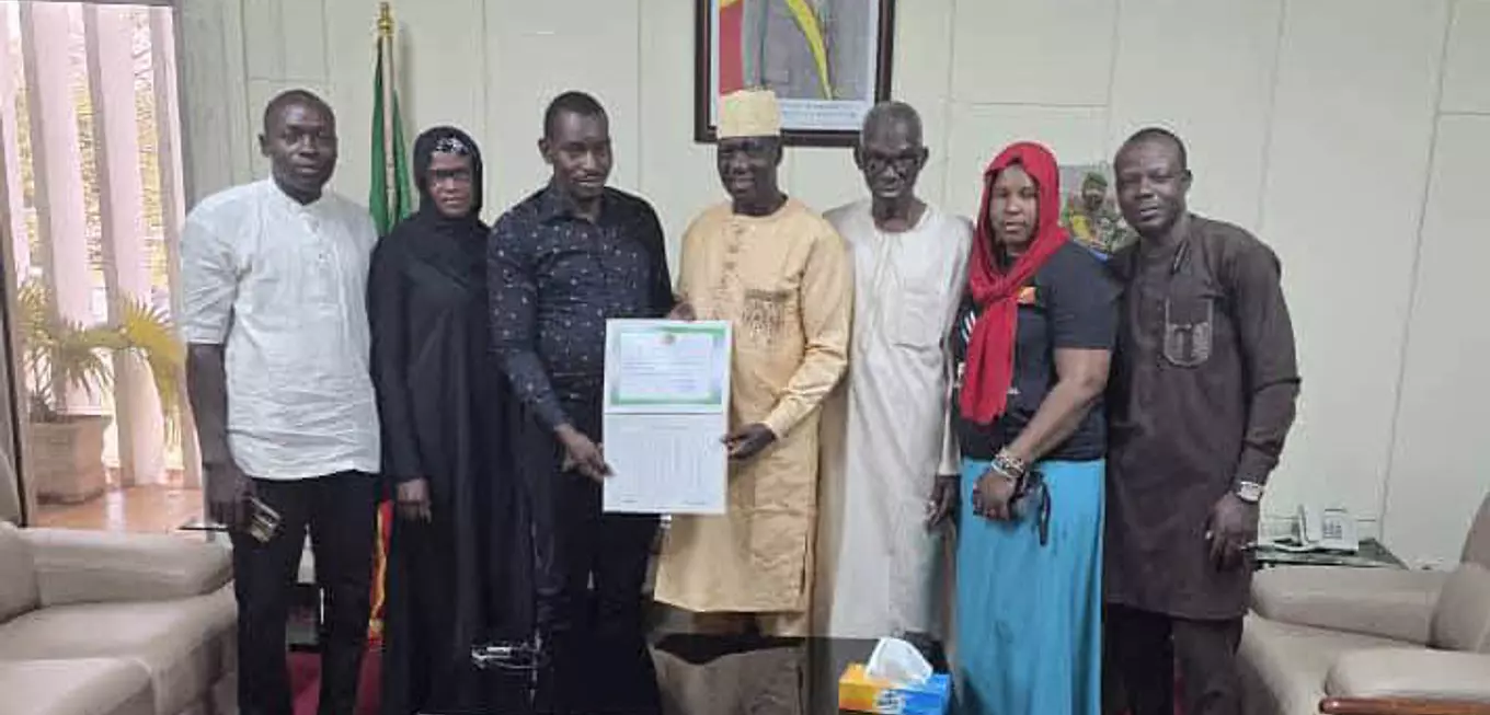 RECONNAISSANCE DE MERITE :Le président du HCC honoré par le Réseau des Jeunes Diplômés du cercle de Yanfolila