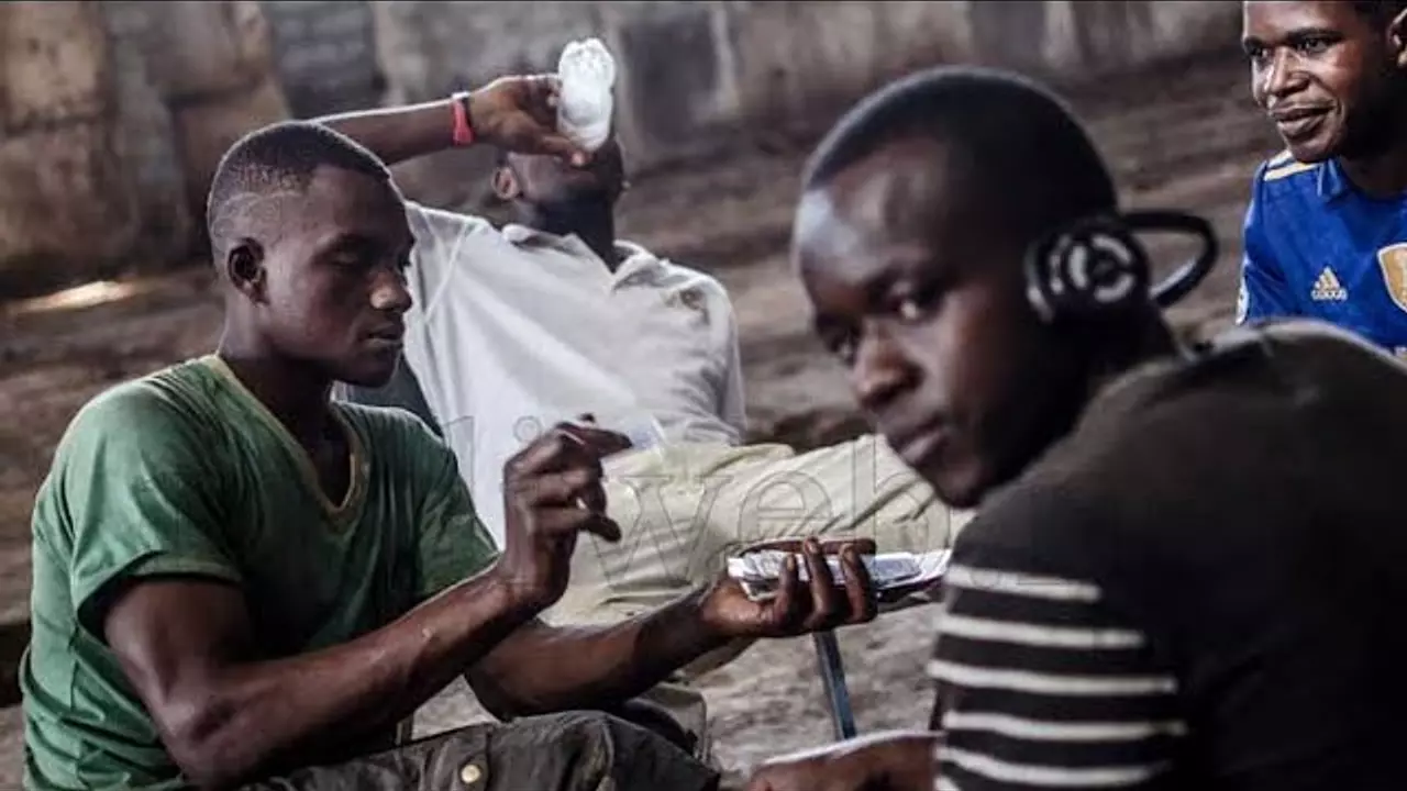 FACE AUX JEUNES AVEC DR DAOUDA TRAORE POUR PARLER DU CHOMAGE