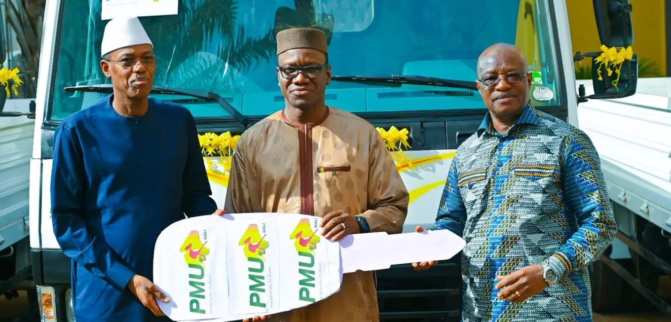 Assainissement urbain :  PMU Mali fait don de 3 camions bennes au MATD