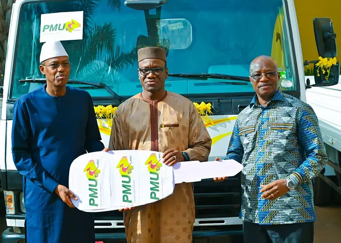 Assainissement urbain :  PMU Mali fait don de 3 camions bennes au MATD