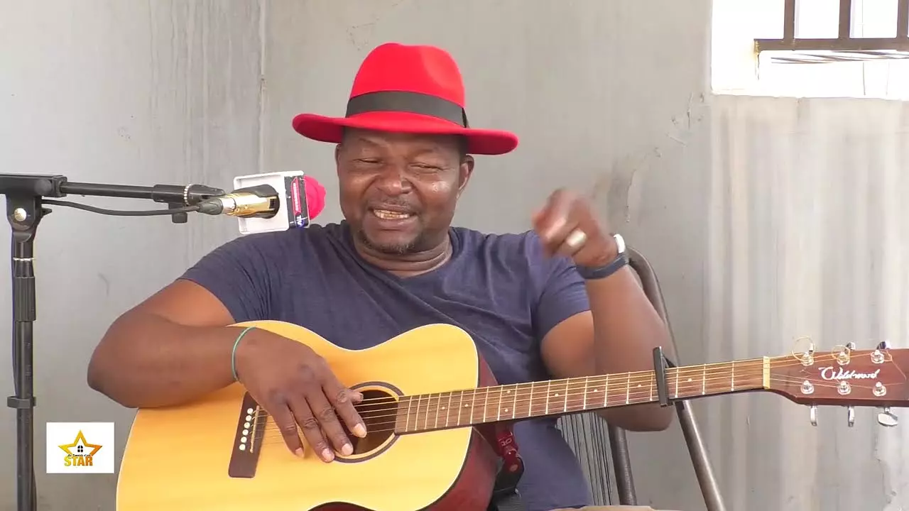 FARAFINA LOLO REÇOIT L'EQUIPE DE AU DOMICILE D'UNE STAR