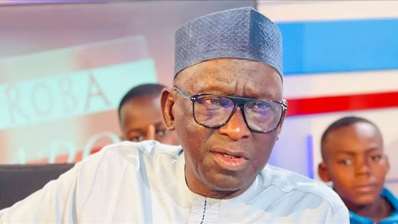 FOROBA BARO AVEC LE SECRÉTAIRE GÉNÉRAL DE LA FEMAFOOT