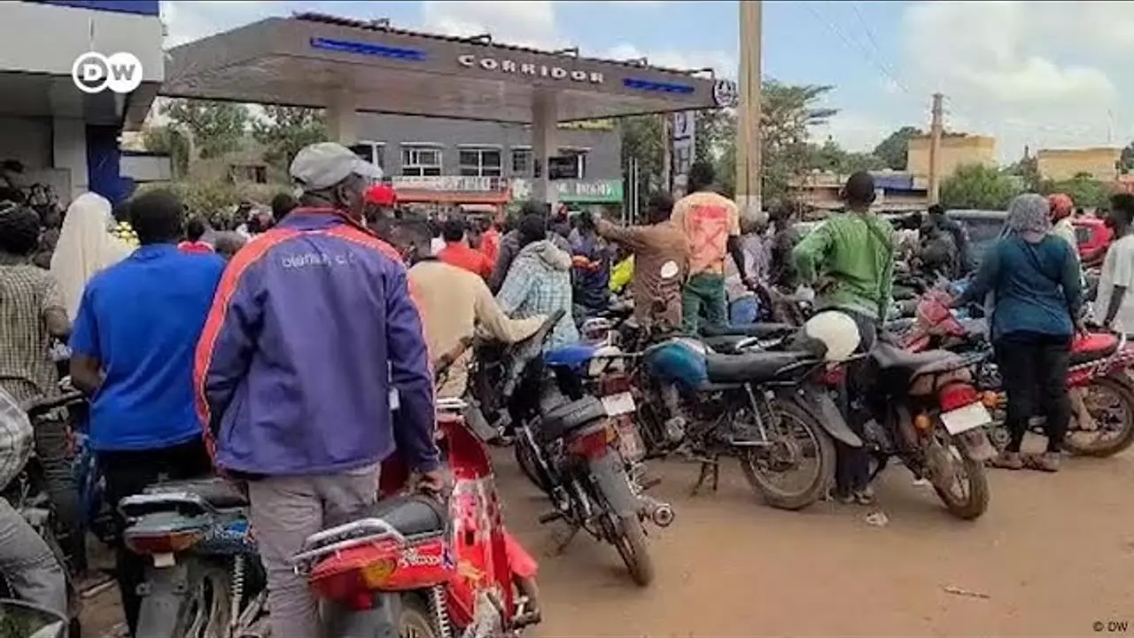 REGARDS CROISÉS S’INTÉRESSE À LA PÉNURIE D’ESSENCE