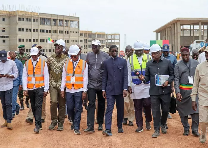Chantier de l’Université orientale à Tambacounda : Le Président Bassirou Diomaye Faye félicite Royale BTP, une entreprise malienne,  pour l’avancée des travaux