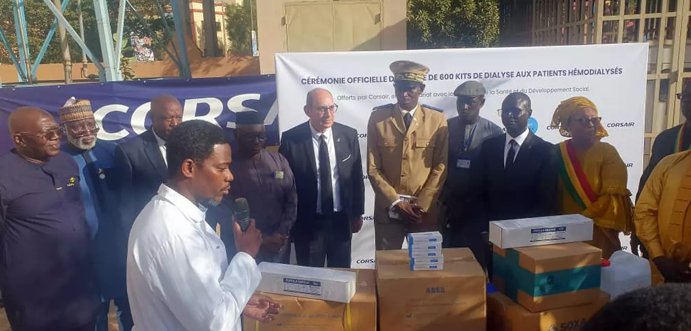 Amélioration de la qualité de soins au Mali : CORSAIR offre 600 kits de dialyse au CSREF de la Commune V