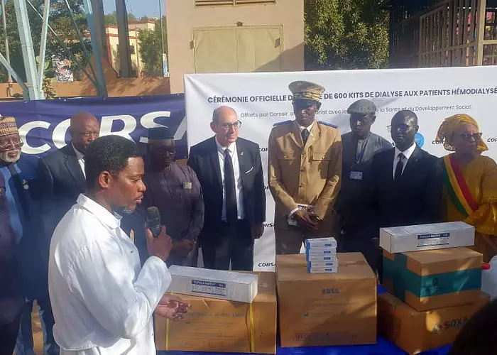 Amélioration de la qualité de soins au Mali : CORSAIR offre 600 kits de dialyse au CSREF de la Commune V