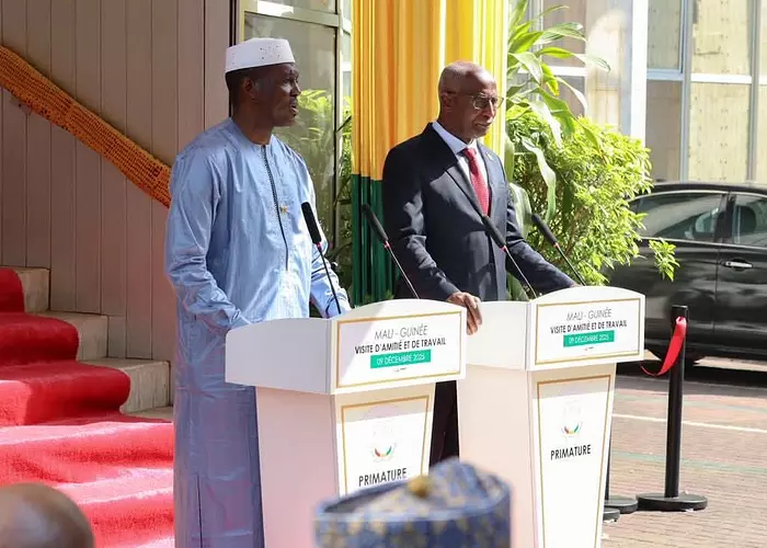 Le Premier ministre Abdoulaye Maiga en visite à Conakry : « Bamako n’a jamais été menacée par les groupes terroristes »